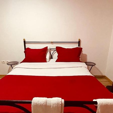 Hotel Drinos Тирана Екстер'єр фото