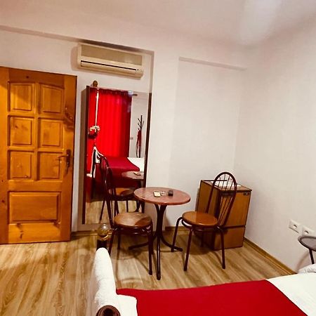 Hotel Drinos Тирана Екстер'єр фото