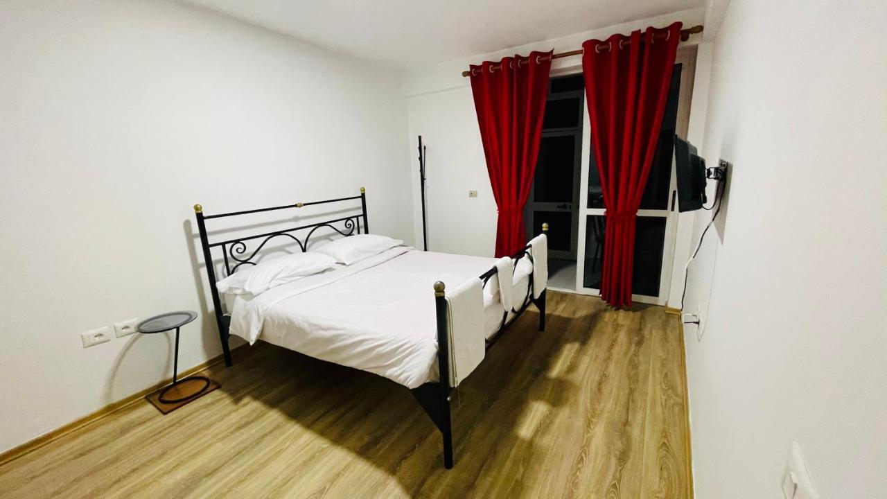 Hotel Drinos Тирана Екстер'єр фото