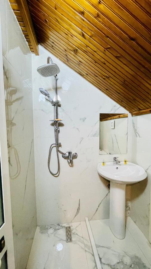 Hotel Drinos Тирана Екстер'єр фото