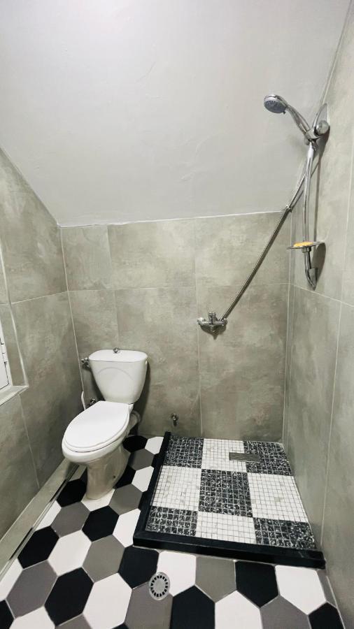 Hotel Drinos Тирана Екстер'єр фото