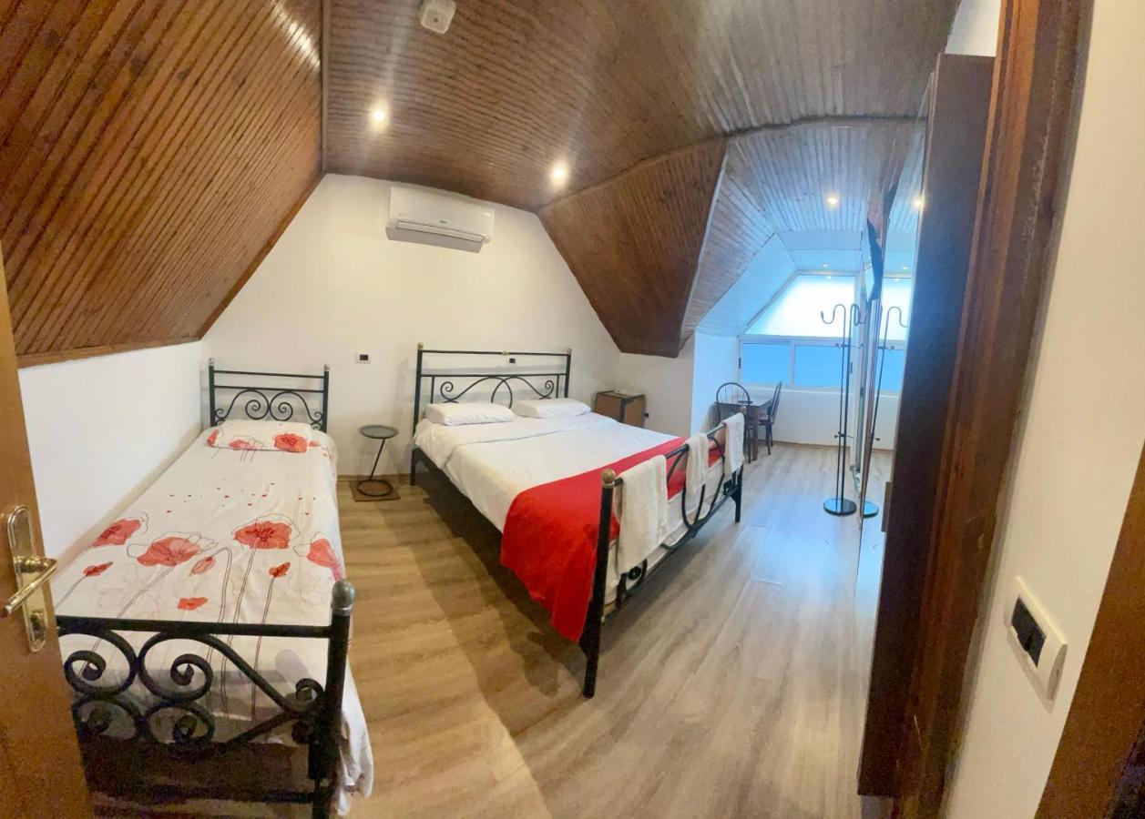 Hotel Drinos Тирана Екстер'єр фото