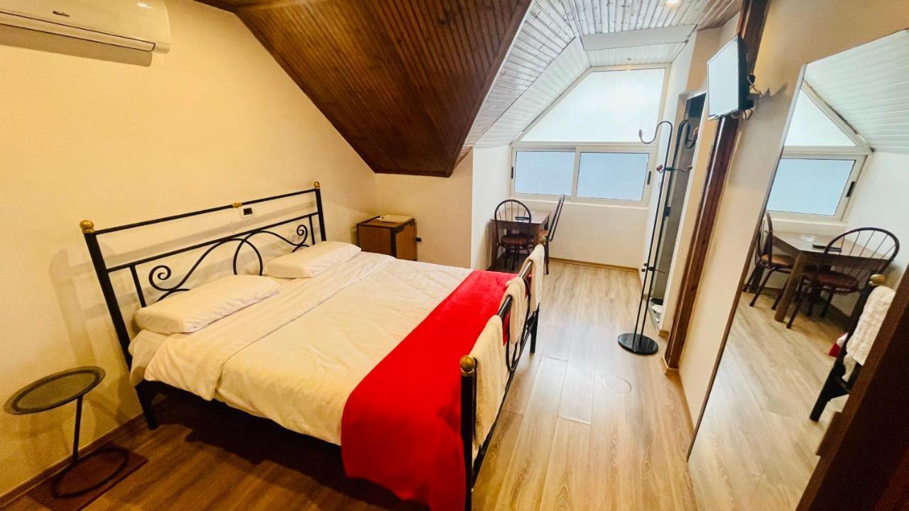 Hotel Drinos Тирана Екстер'єр фото