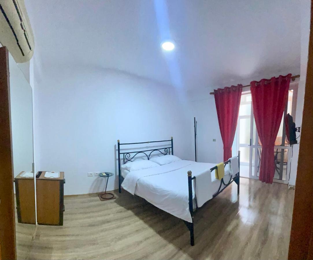 Hotel Drinos Тирана Екстер'єр фото