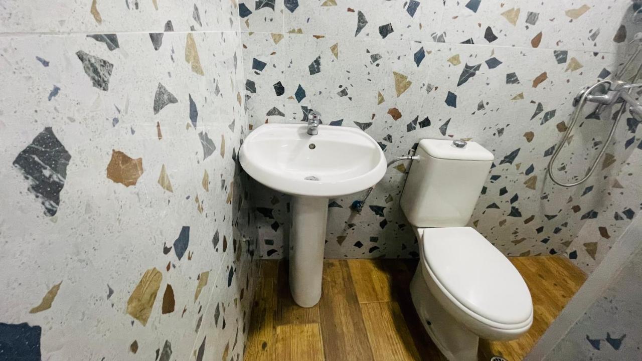 Hotel Drinos Тирана Екстер'єр фото