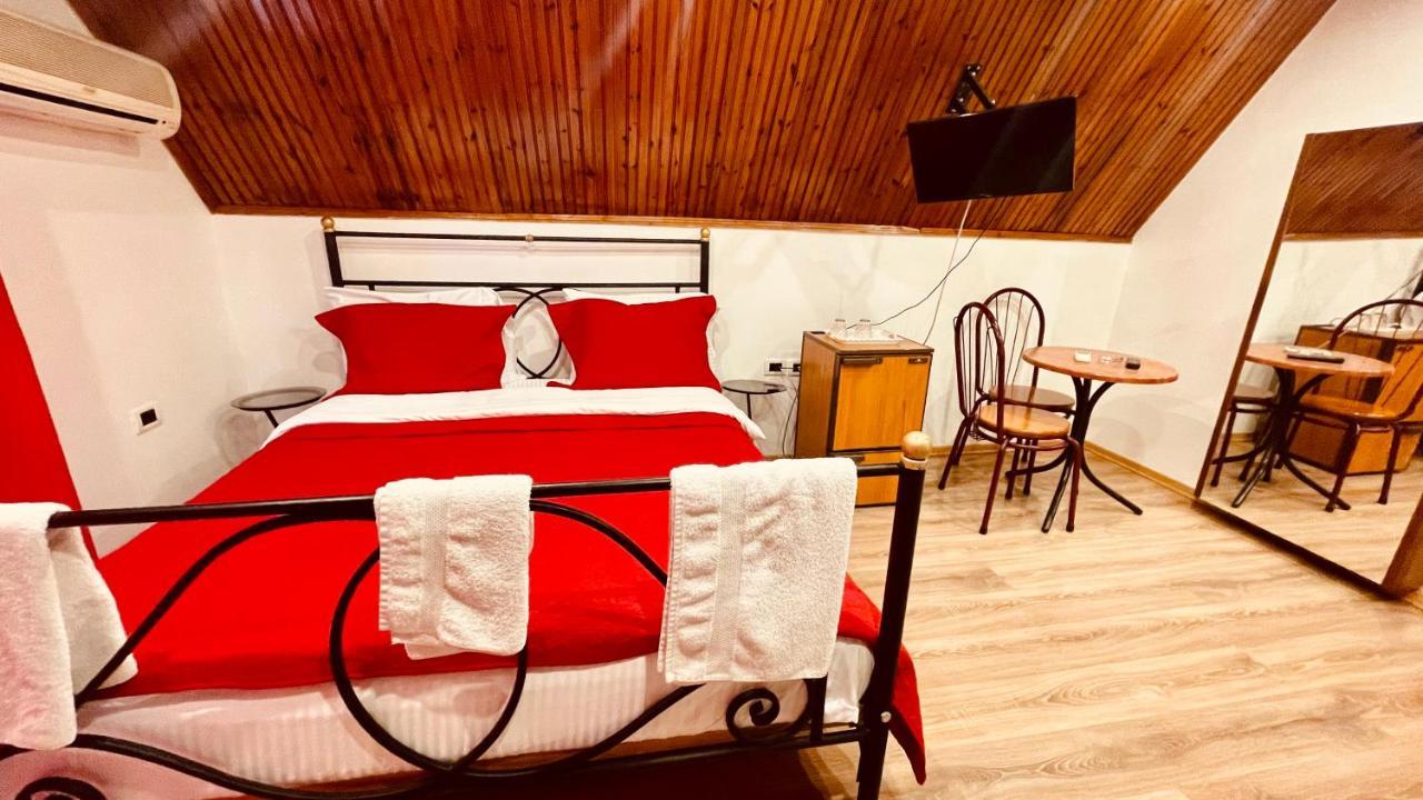 Hotel Drinos Тирана Екстер'єр фото