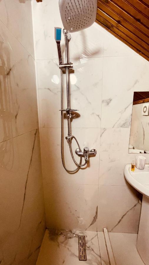 Hotel Drinos Тирана Екстер'єр фото
