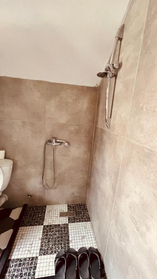Hotel Drinos Тирана Екстер'єр фото
