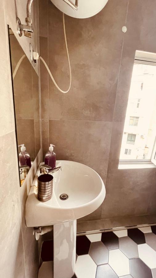 Hotel Drinos Тирана Екстер'єр фото