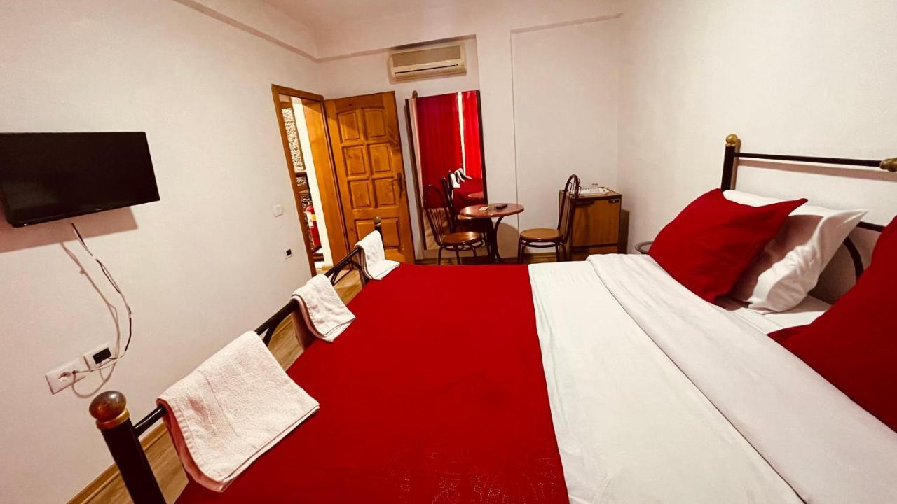 Hotel Drinos Тирана Екстер'єр фото
