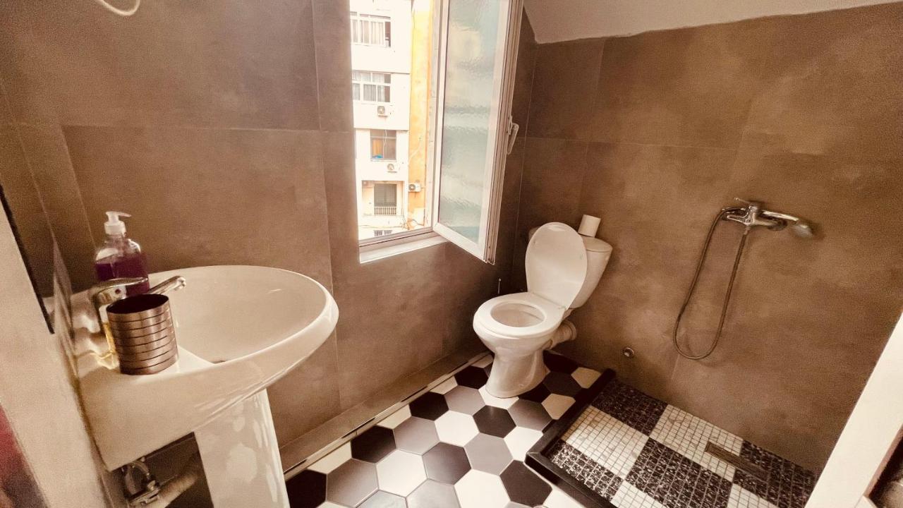 Hotel Drinos Тирана Екстер'єр фото